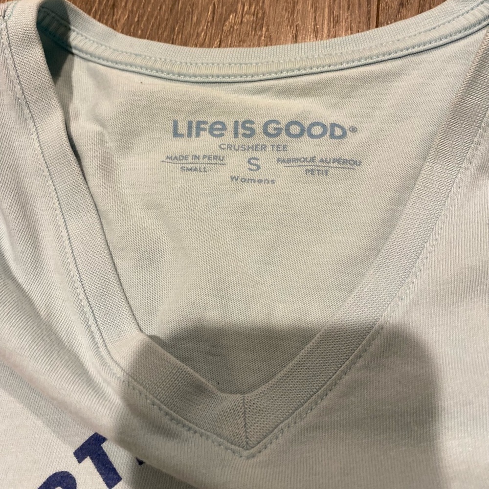 Life is Good Martha’s Vineyard small flip flops v-neck soft as a grape boutique - Picture 3 of 3